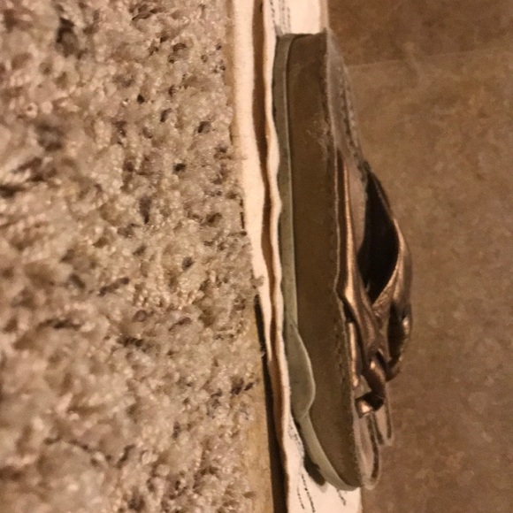 Earth Shoes Bronze in Size 7B - Picture 3 of 4